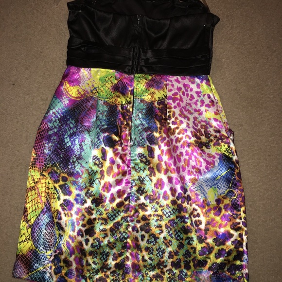 Colorful Printed Mini Dress (W/ POCKETS) - Picture 4 of 5